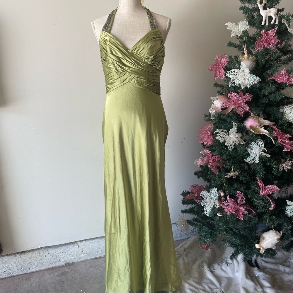 Badgley mischka vintage sage gown 👗